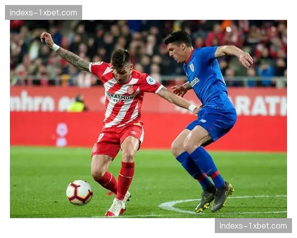 赫罗纳防守体系缺乏层次,容易被对手通过直塞球打穿